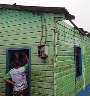 Mais de 50 casas ficam destelhadas após forte vendaval em Vitória do Jari