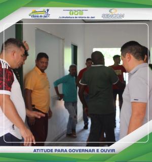 Prefeito e secretários visitam escolas que estão passando por reformas estruturais na sede do município