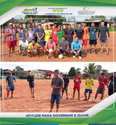 Chefe de divisão de esportes  reúne com jogadores de futebol de Vitória do Jari